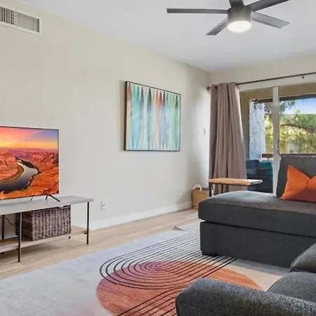 Villa Modern And Sophisticated Old Town Scottsdale Gem